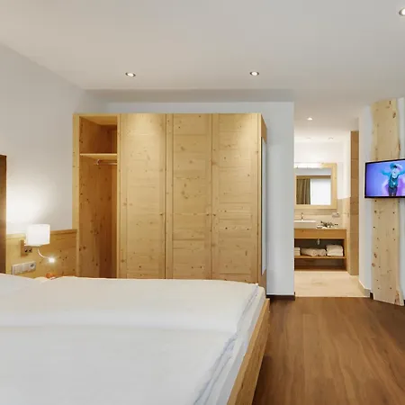 Hotel Alpin Stile Lajen